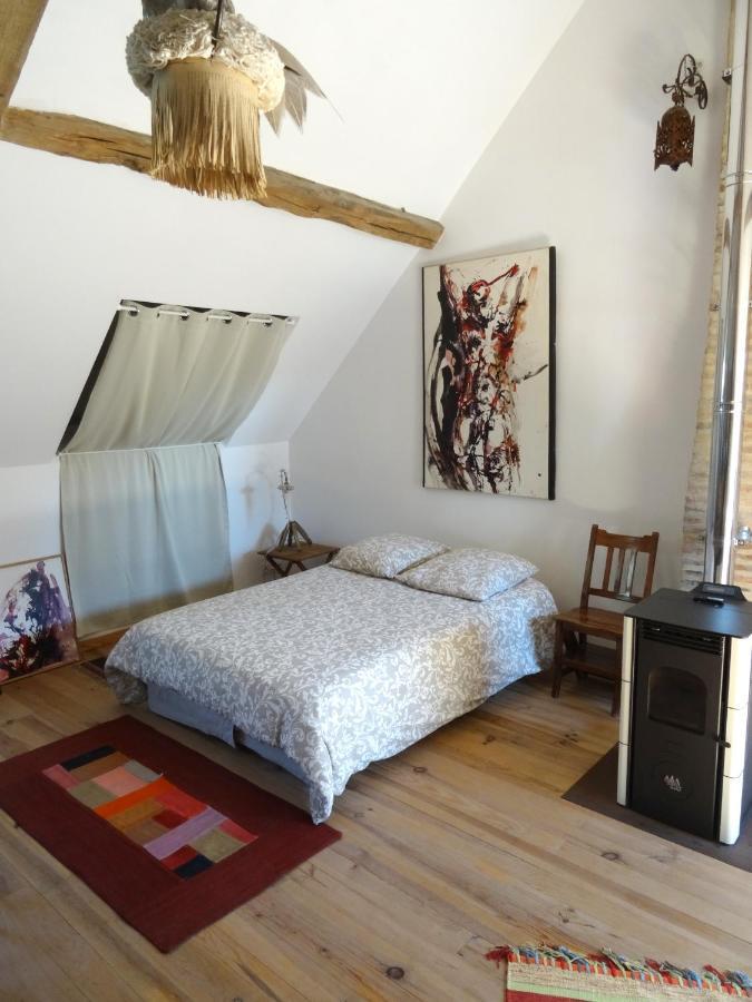 L'Escalier Des Reves Bed and Breakfast Saint-Sauveur-en-Puisaye Eksteriør billede